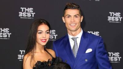 Desde que naciera la primera hija en común de Cristiano Ronaldo y Georgina Rodríguez, la adorable Alana Martina, la guapa modelo mallorquina parece haber roto finalmente ese halo de discreción y misterio que solía caracterizar a su perfil de Instagram, en el que hasta el momento dominaban las fotografías de estudio y de corte promocional.