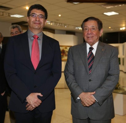 Banco Atlántida reconoce a Miguel Ángel Ruiz Matute