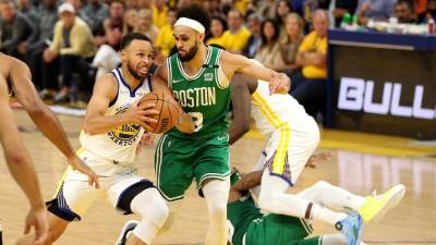 Stephen Curry encabezó el triunfo de los Warriors ante los Boston Celtics.