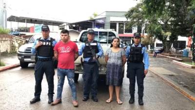 Autoridades policiales capturaron a Juan Fuentes Marroquín y a su madre Onoria Marroquín y los trasladaron a la jefatura policial de La Entrada, Nueva Arcadia, Copán.