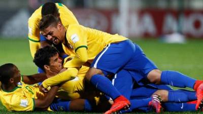 Brasil marcha con camino perfecto.