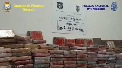 Paquetes de cocaína después de ser incautados en el puerto de Génova. Foto: AFP/Guardia Di Finanza Génova