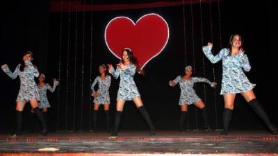 El talento de los alumnos de la escuela de baile Fama deleitó al público asistente.