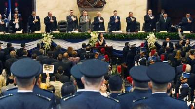 El presidente del Congreso, Mauricio Oliva; el titular de la Corte Suprema, Rolando Argueta, y el designado Ricardo Álvarez presidieron la ceremonia de instalación de la primera legislatura.