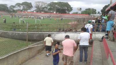 La pesada columna interrumpió un partido Sub 11 y provocó la muerte de un pequeño de tres años.