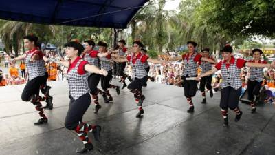 En sus presentaciones, los jóvenes mostraron sus mejores estilos de baile.