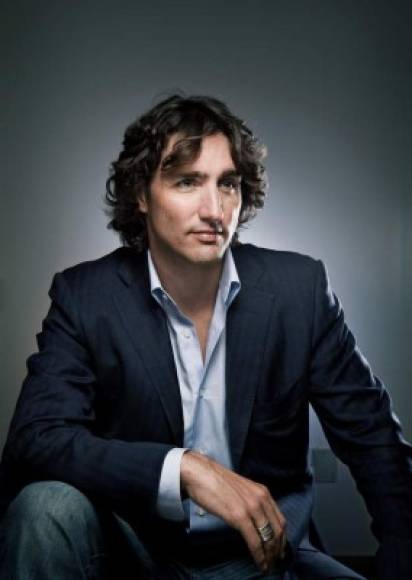 En dos años, Trudeau consiguió 28,45 millones de dólares para el partido y atrajo a 57.000 voluntarios para su campaña. Aunque también despertó la polémica cuando admitió haber fumado marihuana en una cena con amigos tras ser elegido parlamentario.