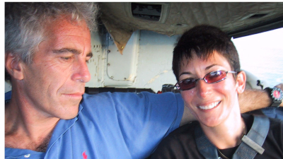 El fallecido multimillonario Jeffrey Epstein junto a su examante y socia, la heredera británica Ghislaine Maxwell.