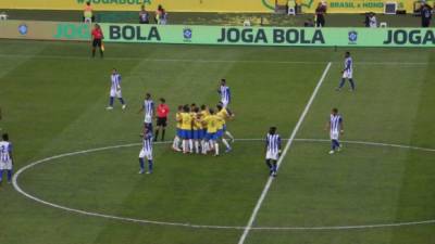 Jugadores de Brasil festejaron por todo lo alto el 1-0 ante Honduras. Foto @_eduardodeconto