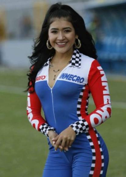 Salomé Peraza, otra de las hermosas edecanes que engalanó en los estadios de Honduras.