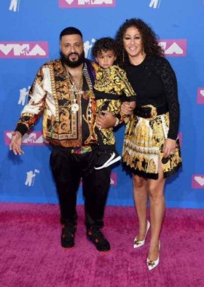 DJ Khaled, su hijo Asahd Khaled, y su pareja Nicole Tuck .