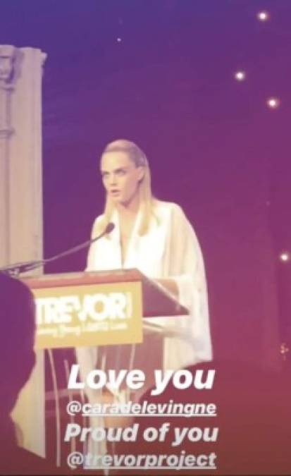 Benson, mientras tanto, filmó el discurso de Delevingne para Instagram Stories, agregando el título, 'Love you' (te amo).<br/><br/>