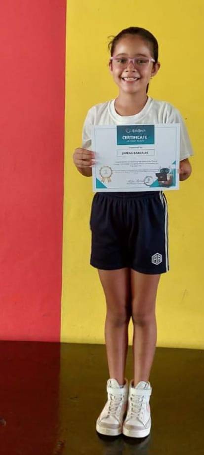 Además, ha sido campeona nacional de ortografía por tres años consecutivos.