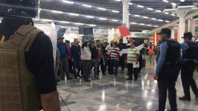 Algunos viajeros se mostraron sorprendidos porque no sabían que se trataba de un simulacro.