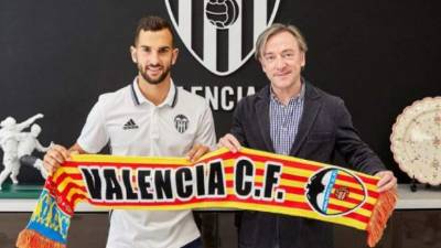 Montoya mientras era presentado por el Valencia.