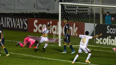 Olimpia clasificó a la final de la Liga Concacaf eliminando al Motagua con gol del “Mango” Sánchez a los 87 minutos. Las redes sociales estallaron tras el final del juego.