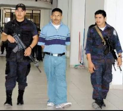 ¿Qué decía el enorme cartel que le dejaron a bus de la Ebenezer la Navidad del 2004?