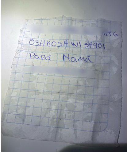 Este era el papel que levaban los menores en donde salía la información de sus padres.