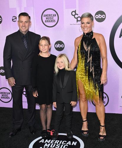 Pink niega rumores de divorcio con Carey Hart