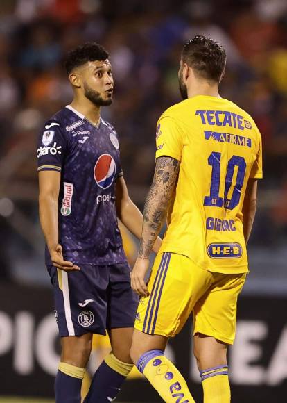 Marcelo Pereira tuvo un gran duelo con André-Pierre Gignac en el tiempo que estuvo el francés en el campo.