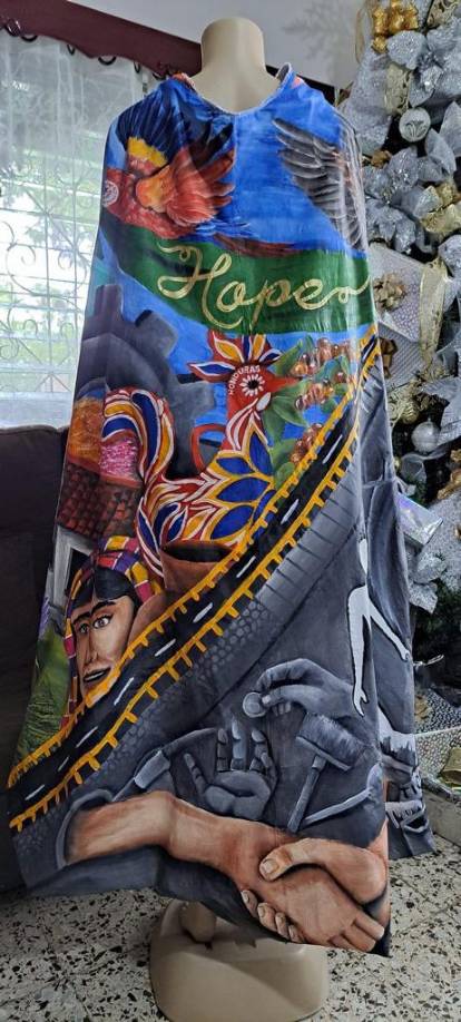 “Recordándoles a todos los catrachos las líneas de aquella canción de Guillermo Anderson “Todo esta aquí” no perdamos la esperanza de un mañana mejor”.