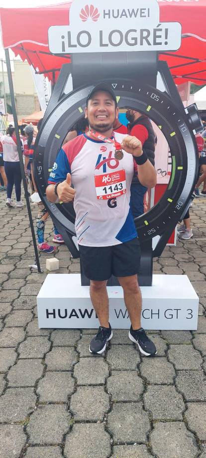 El Padre Gustavo Adolfo Fuentes también participó en la Maratón de Diario LA PRENSA. Es el Párroco de Nuestra Señora de Suyapa, sector López Arellano.