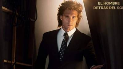 El artista mexicano Diego Boneta interpreta a Luis Miguel en su juventud.