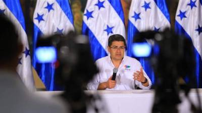 El presidente Juan Orlando Hernández sale el lunes hacia Francia y luego a Israel.