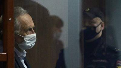 Oleg Sokolov de 63 años, confesó haber matado a su exalumna, Anastassia Echtchenko de 24 años, quien era su pareja sentimental.