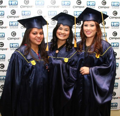 Aplausos por los graduados de la Universidad de San Pedro Sula