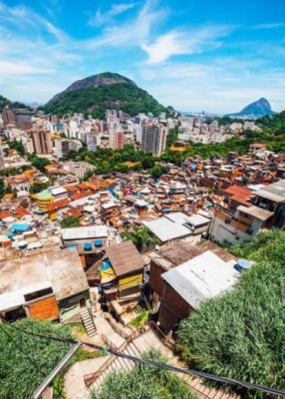 Carlos Kaiser logró escapar de la pobreza en Brasil gracias a las estafas que hizo.