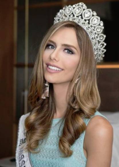 Los medios ahora están a la expectativa de la gala de Miss Universo en Bangkok en diciembre próximo a la espera de que Gaby Rope acuda en primera fila para apoyar a la Miss España.