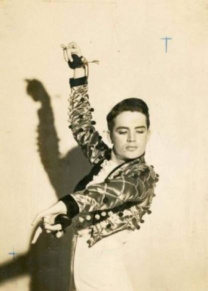 Actor y bailarín<br/><br/>En su juventud decidió lanzarse como actor y bailarín, participando en telenovelas, películas y obras teatrales.<br/><br/>En el mundo de la danza brilló junto a la puertorriqueña Velda González.<br/>