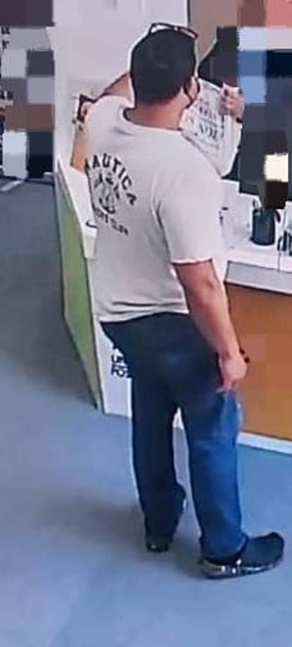 Las autoridades informaron que el ahora detenido fue identificado porque usó la misma camiseta por tres días.