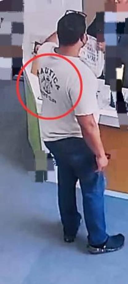 El despliegue operativo se llevó a cabo en la Colonia Smith, 8 calle, 9 avenida de la Ciudad de San Pedro Sula, donde se realizó un allanamiento de morada con orden judicial y al momento de inspeccionar dicha vivienda se encontraron indicios relacionados al decomiso de droga realizado por efectivos antidrogas en el aeropuerto Internacional Ramón Villeda Morales en fecha 16 de septiembre del 2023.