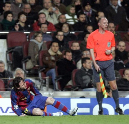 Leo Messi sale lesionado y llorando del campo