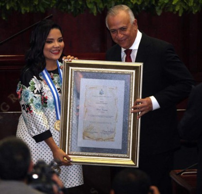 Congreso reconoce la labor de periodistas hondureños