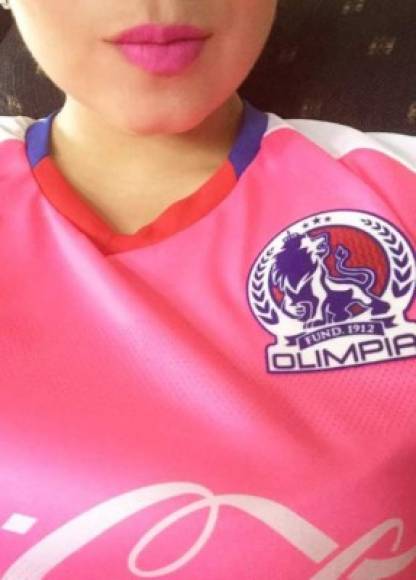 Karen Torres disfruta del fútbol nacional e internacional. La chica es aficionada al club Deportivo Olimpia, el 30 veces campeón de Honduras.