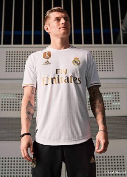 Toni Kroos seguirá formando parte del medio campo del Real Madrid. El alemán es un fijo para Zidane y recientemente renovó contrato hasta el 2023.