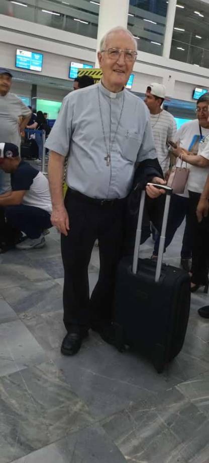 Luego de muchas despedidas y demostraciones de cariño de parte de los sampedranos el “ángel” de los sampedranos partió a su país y pasará unos seis meses sabáticos en su natal Barbadillo de Herreros.