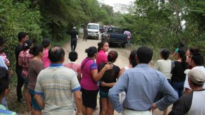 En un abismo usado para botar basura entre las aldeas Los Pinos y El Paraíso fueron encontrados los tres cadáveres.
