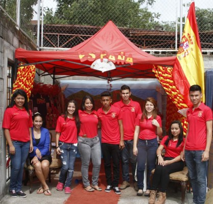 Jóvenes hondureños exaltan la cultura internacional