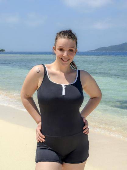 La televisora Telecinco compartió en sus plataformas oficiales imágenes de los concursante posando por primera vez con su ropa de baño: en la imagen, Zayra Gutiérrez. Es hija del exfutbolista del Real Madrid, Guti, y de Arantxa de Benito.