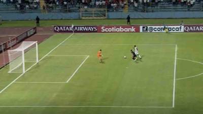 Jerry Bengtson desaprovechó una clara oportunidad de anotar.