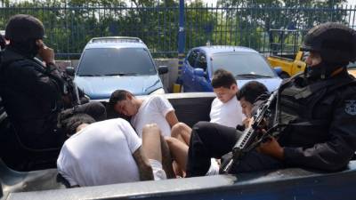 Con el préstamo se fortalecerá a la Policía Nacional Civil para combatir a las pandillas salvadoreñas. Foto: EFE