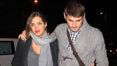 La periodista permanece internada en una clínica de Madrid, a la que Casillas se trasladó hoy y permanece atento a la evolución de la salud de su esposa.