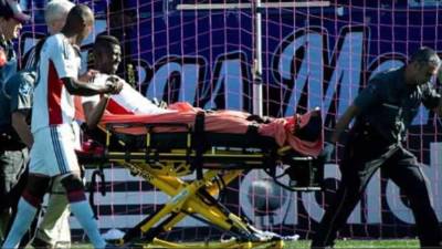 Saër Sène tuvo que ser retirado en camilla una vez que se le observó el tobillo roto.