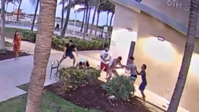 Los hispanos agredieron a una pareja homosexual en las playas de Miami.