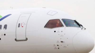 El C919, Comac espera superar su retraso respecto a Boeing y Airbus, y afirma haber registrado ya 785 pedidos de su aparato.