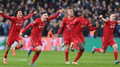 Jugadores del Liverpool y sus festejos tras consagrarse campeón.
